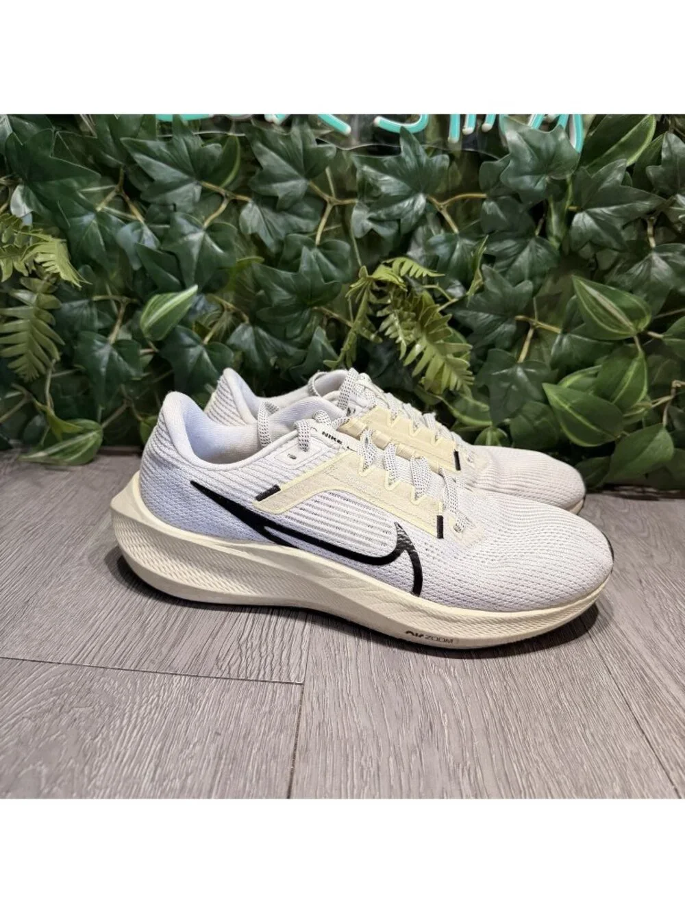 Nike Air Zoom Pegasus 40 Women’s Sz 9 White Black Running Shoe DV3854-100